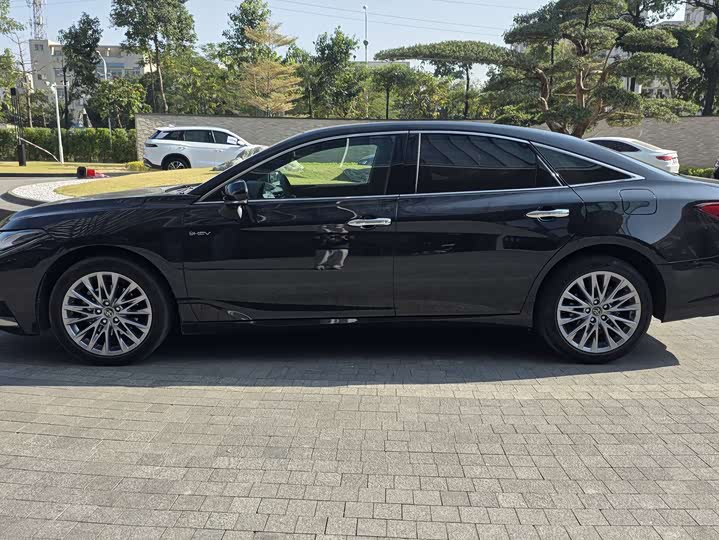 Фото 4 - Toyota Avalon