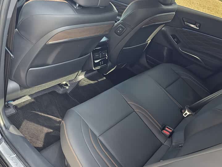 Фото 9 - Toyota Avalon