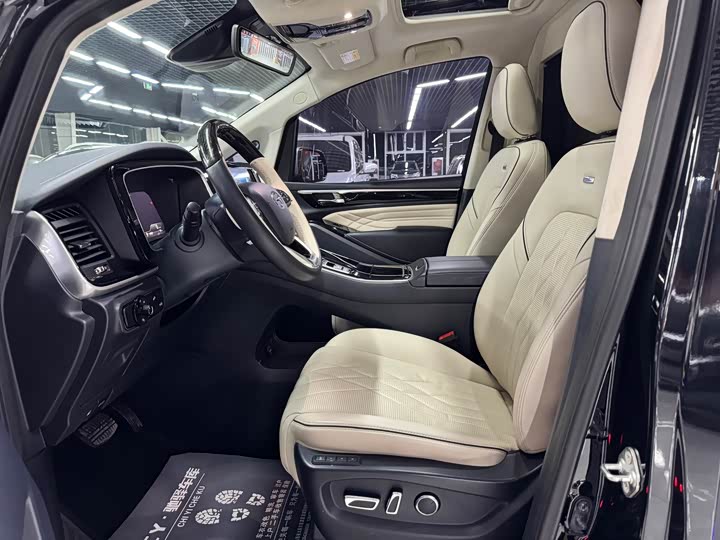 Фото 10 - GAC Trumpchi M8