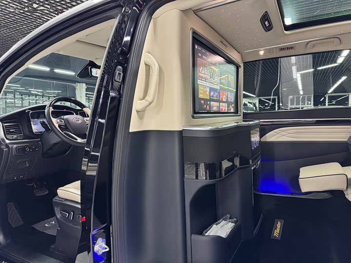 Фото 12 - GAC Trumpchi M8