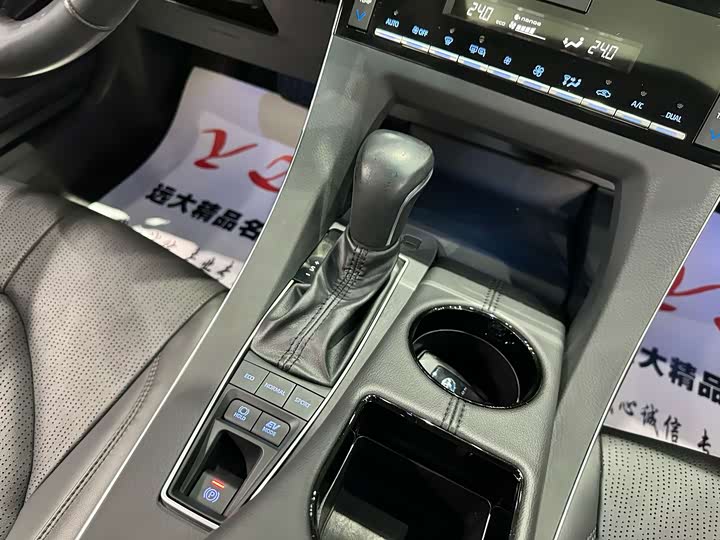 Фото 12 - Toyota Avalon