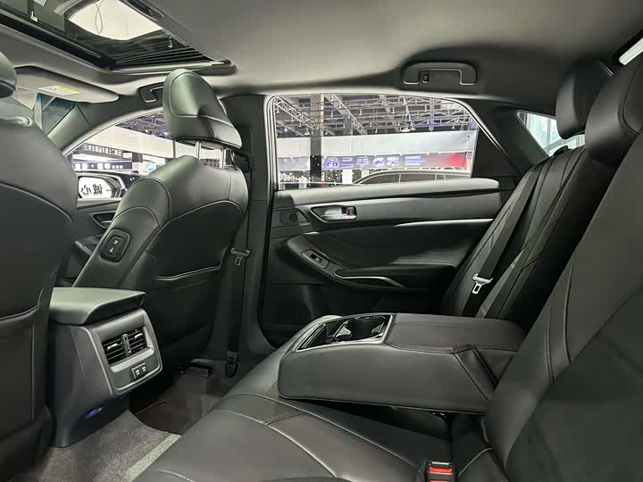 Фото 16 - Toyota Avalon