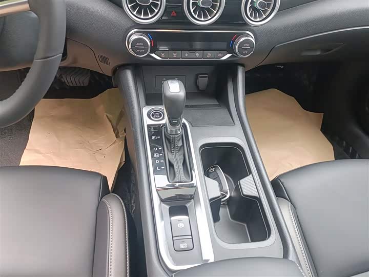 Фото 14 - Nissan Sylphy