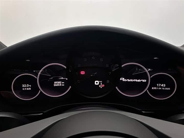 Фото 14 - Porsche Panamera