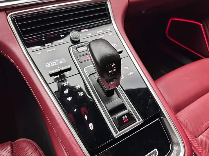 Фото 18 - Porsche Panamera