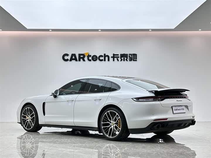 Фото 3 - Porsche Panamera