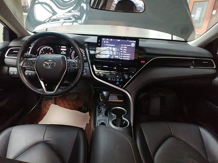 Фото 10 - Toyota Camry