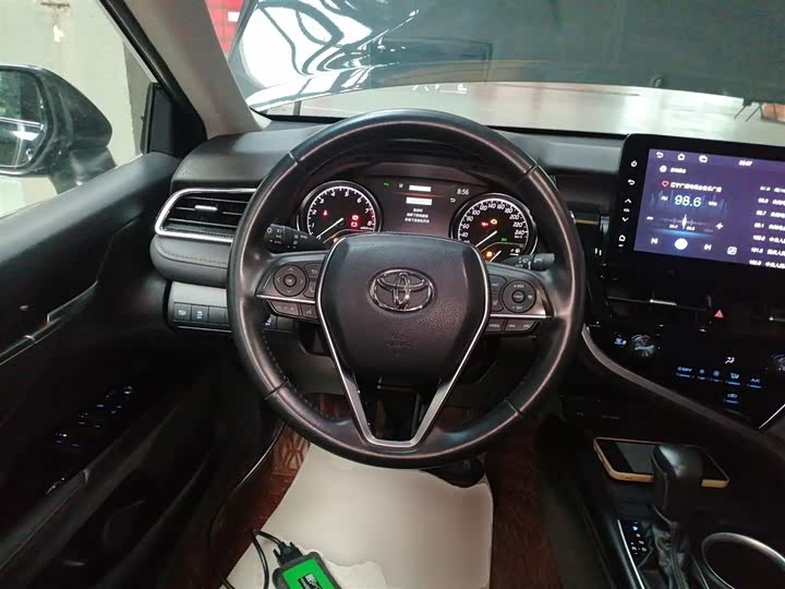 Фото 11 - Toyota Camry