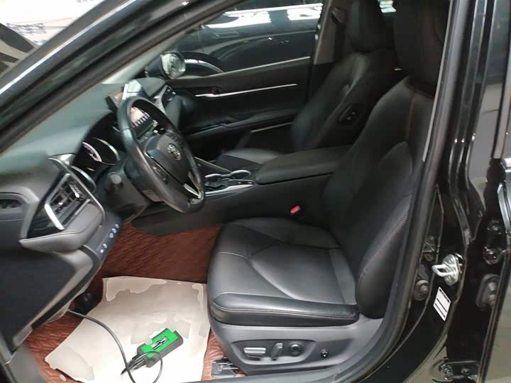 Фото 15 - Toyota Camry