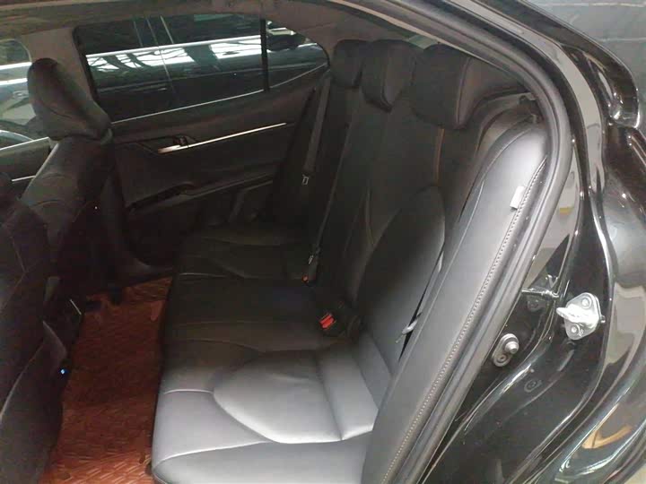 Фото 17 - Toyota Camry