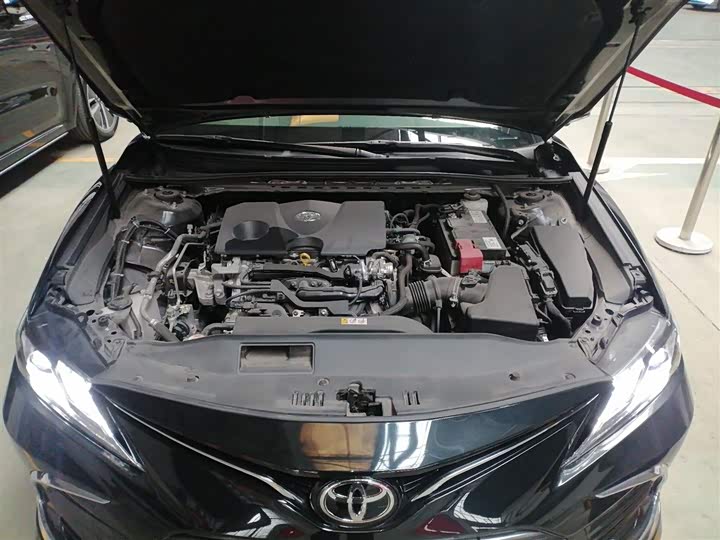 Фото 20 - Toyota Camry