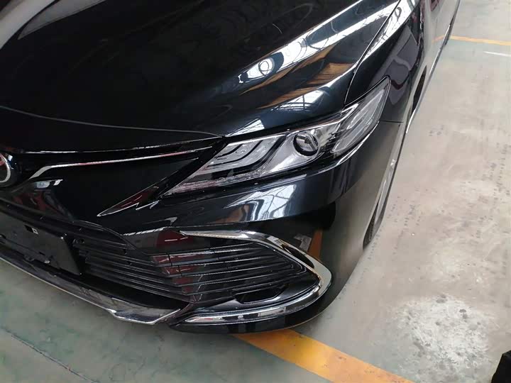 Фото 24 - Toyota Camry