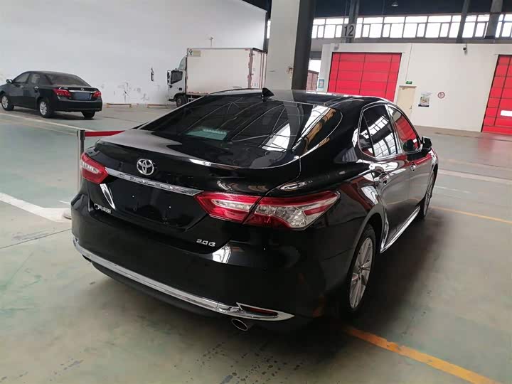 Фото 7 - Toyota Camry