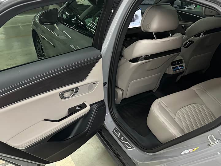 Фото 22 - BYD Han