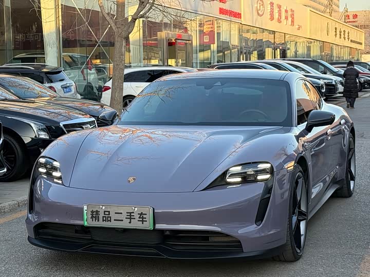 Фото 1 - Porsche Taycan