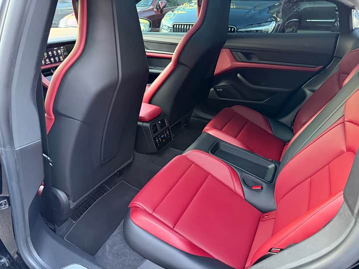 Фото 10 - Porsche Taycan