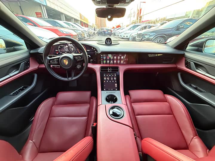 Фото 11 - Porsche Taycan