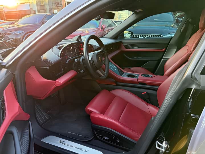 Фото 13 - Porsche Taycan