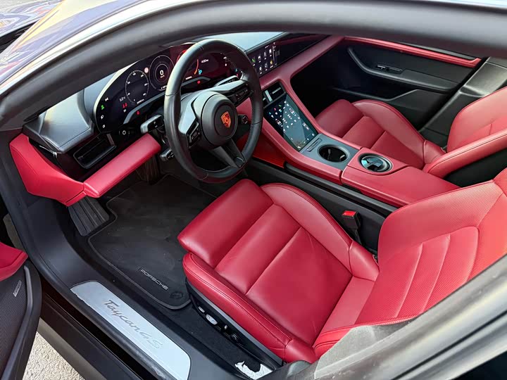 Фото 14 - Porsche Taycan