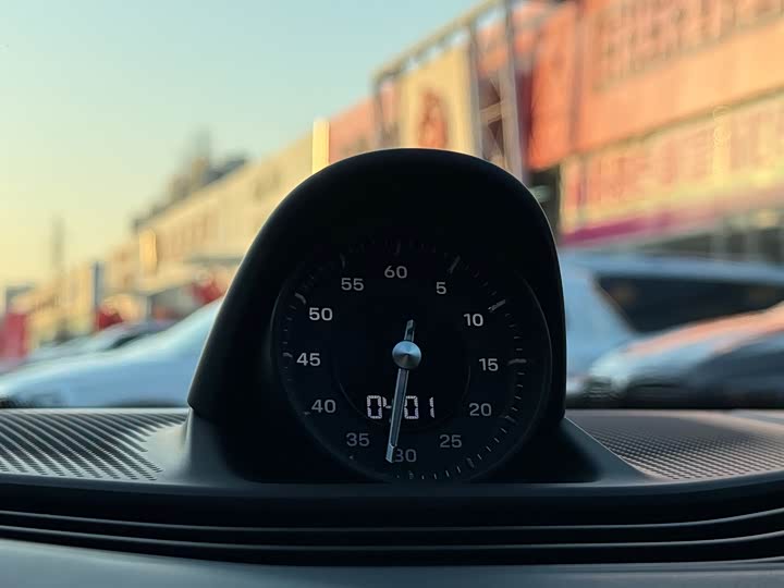 Фото 17 - Porsche Taycan