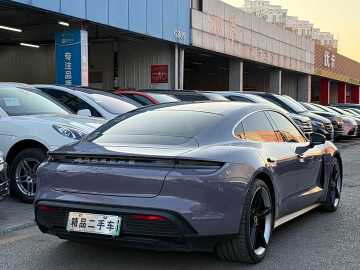 Фото 7 - Porsche Taycan