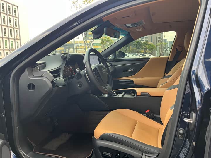 Фото 7 - Lexus ES