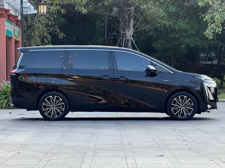 Фото 10 - GAC Trumpchi E8