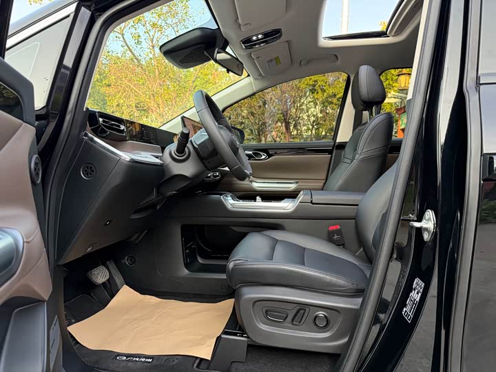 Фото 11 - GAC Trumpchi E8