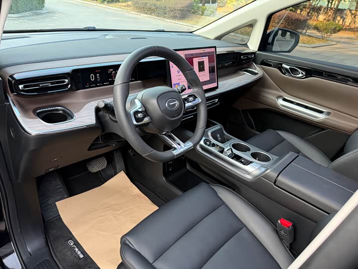 Фото 12 - GAC Trumpchi E8