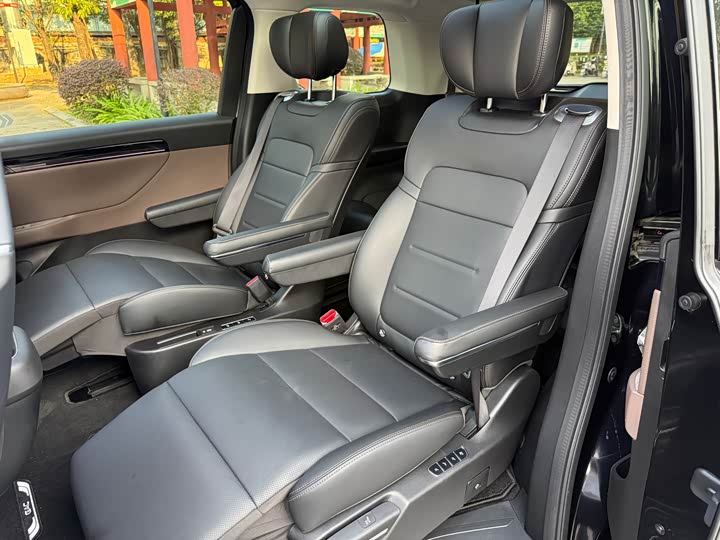 Фото 14 - GAC Trumpchi E8