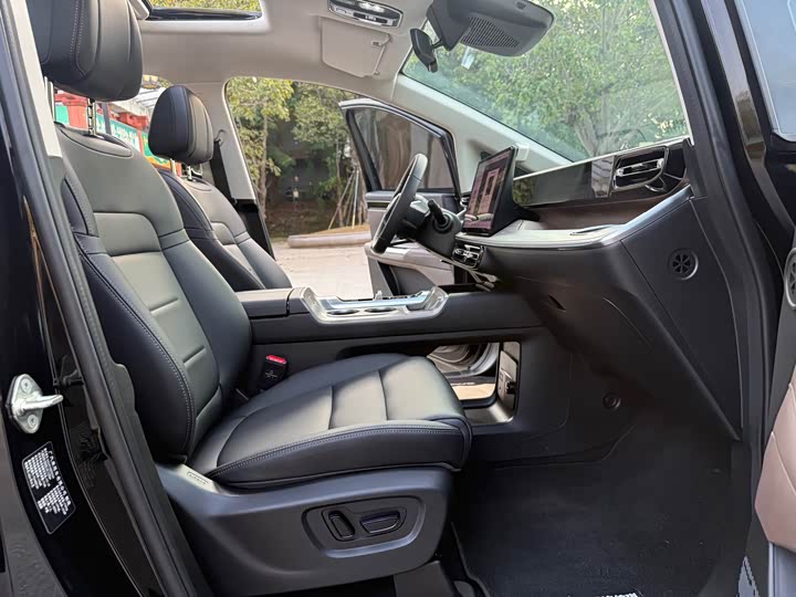 Фото 17 - GAC Trumpchi E8