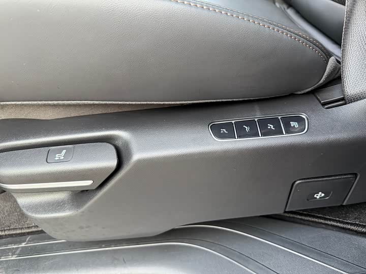 Фото 31 - GAC Trumpchi E8