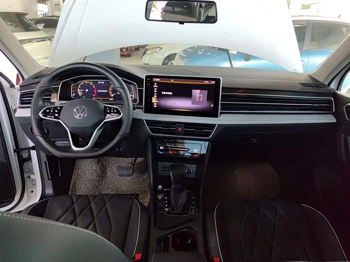 Фото 10 - Volkswagen Tiguan L Pro