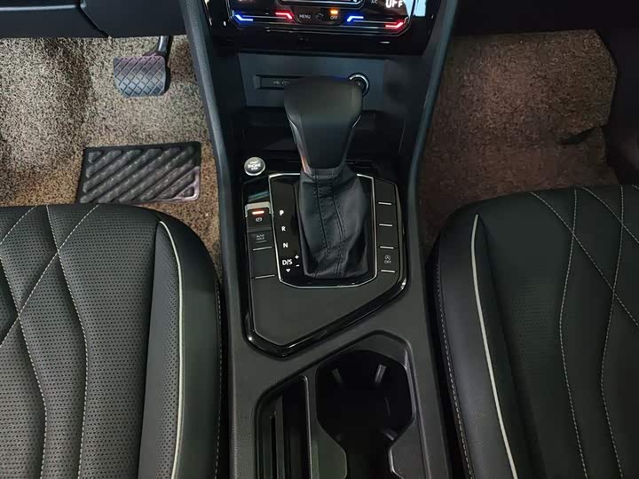 Фото 14 - Volkswagen Tiguan L Pro