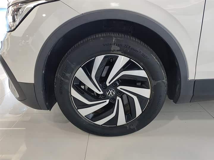 Фото 23 - Volkswagen Tiguan L Pro