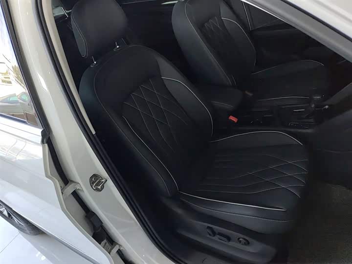 Фото 25 - Volkswagen Tiguan L Pro