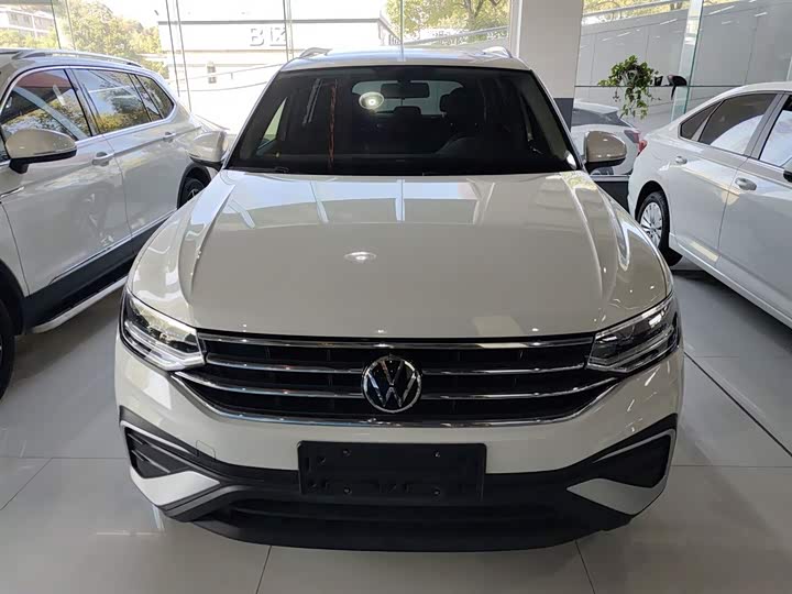 Фото 3 - Volkswagen Tiguan L Pro