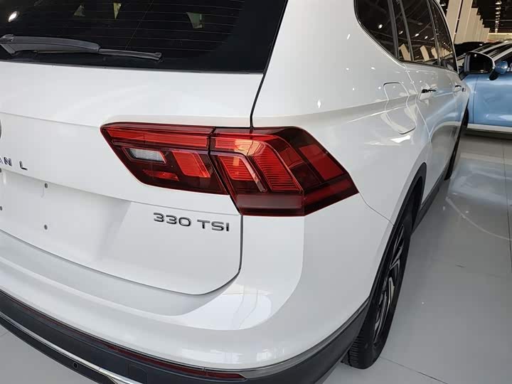 Фото 8 - Volkswagen Tiguan L Pro