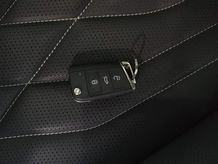 Фото 9 - Volkswagen Tiguan L Pro