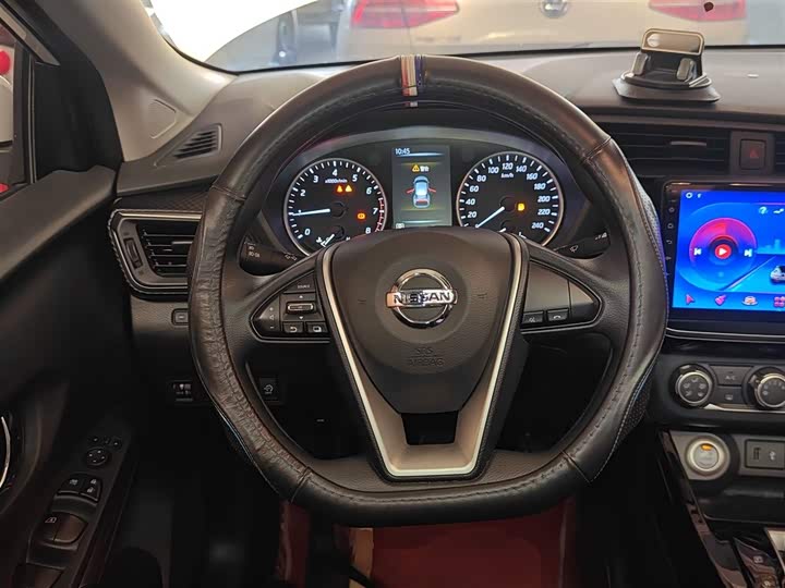 Фото 11 - Nissan Lannia