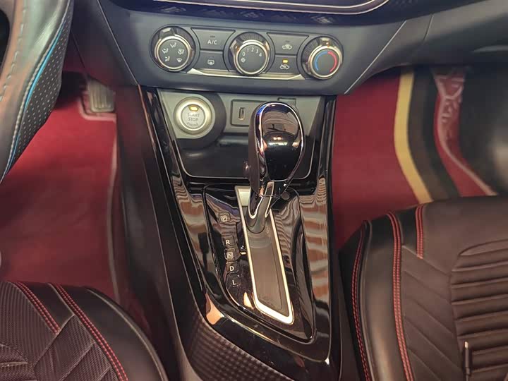 Фото 14 - Nissan Lannia