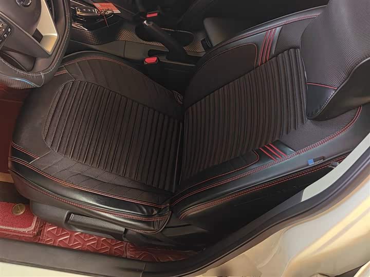 Фото 15 - Nissan Lannia