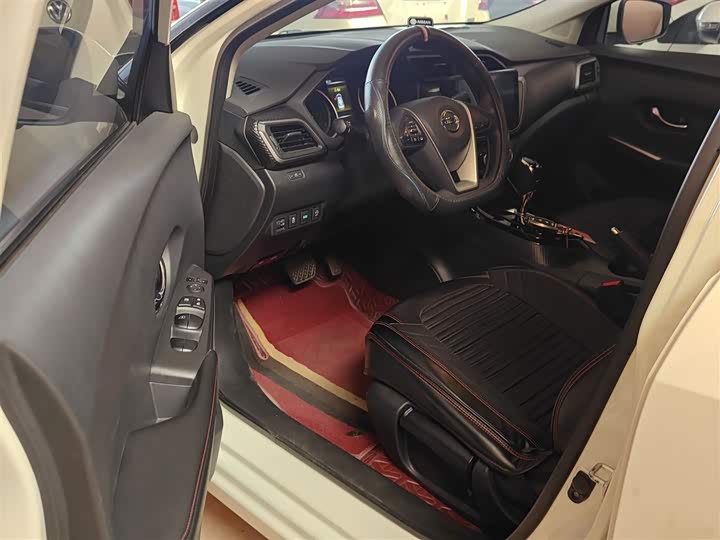 Фото 16 - Nissan Lannia