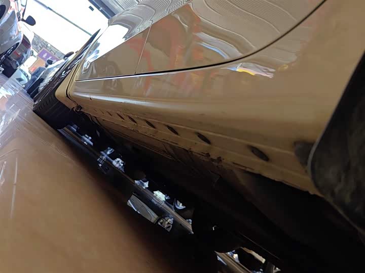 Фото 22 - Nissan Lannia