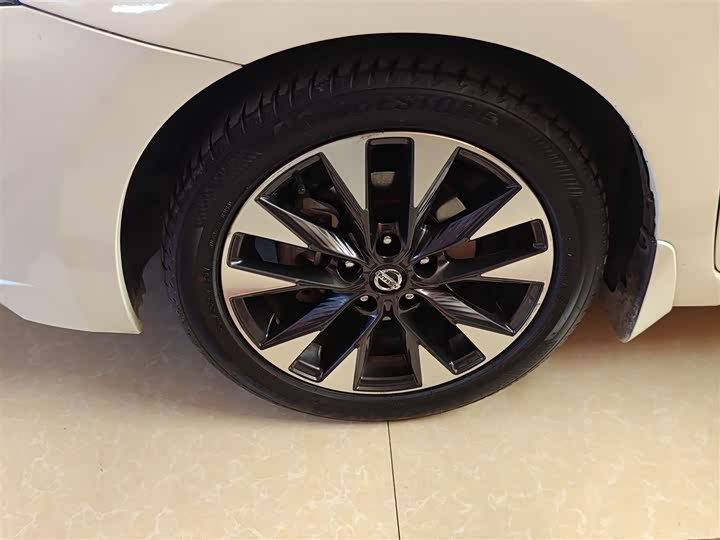 Фото 23 - Nissan Lannia