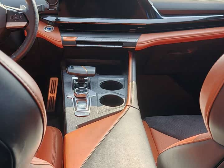 Фото 9 - Changan UNI-V