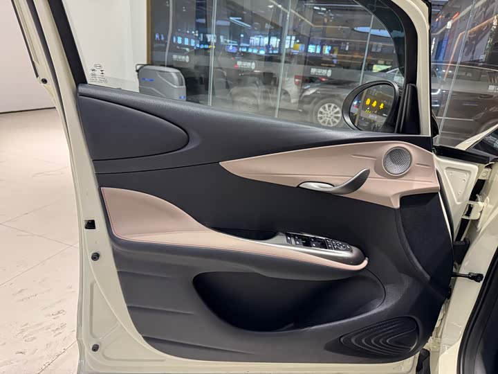 Фото 16 - BYD Dolphin