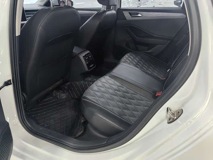 Фото 9 - Volkswagen Sagitar L