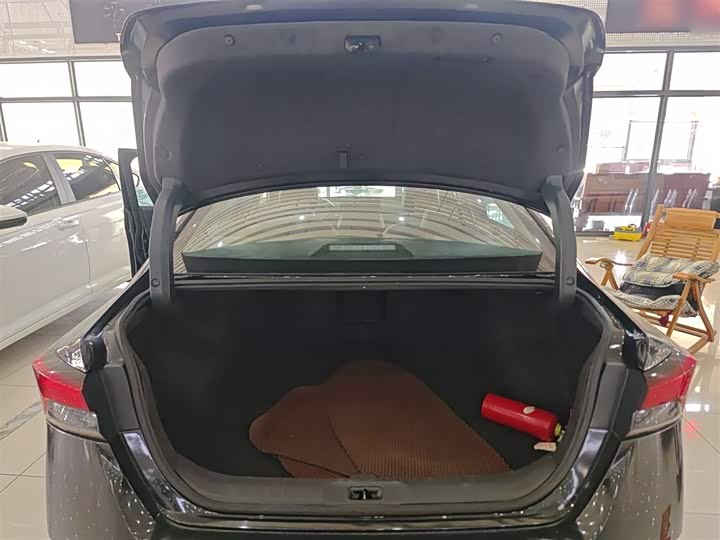 Фото 19 - Nissan Teana