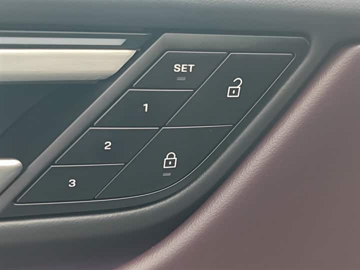 Фото 13 - Porsche Macan EV